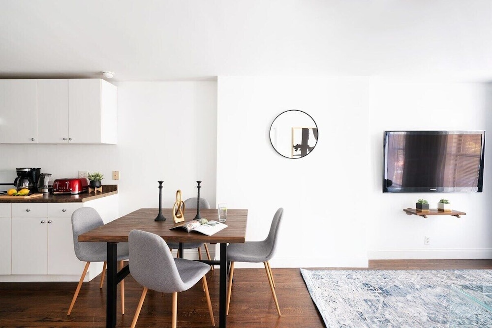 1435 UES Apartment