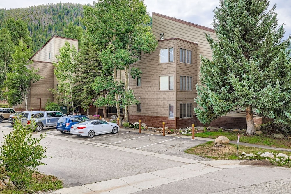 1702 The Willows 1 Bedroom Condo