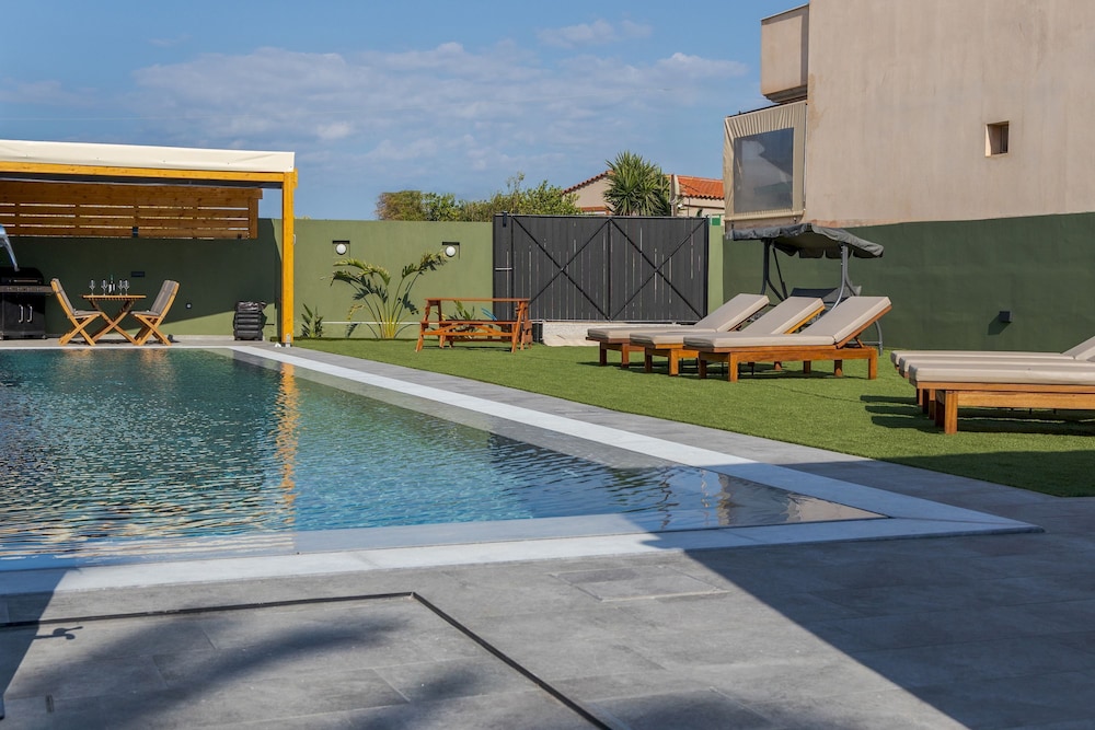 Potame Suite by Estia Garden View