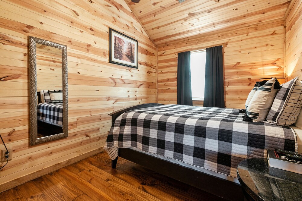 Hr 3- The Little Bear 1 Bedroom Cabin by RedAwning view 3