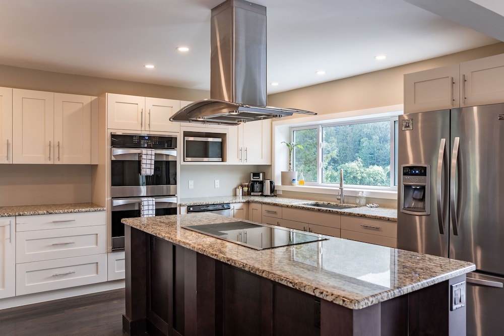 Revelstoke Lakehouse by Revelstoke Vacations
