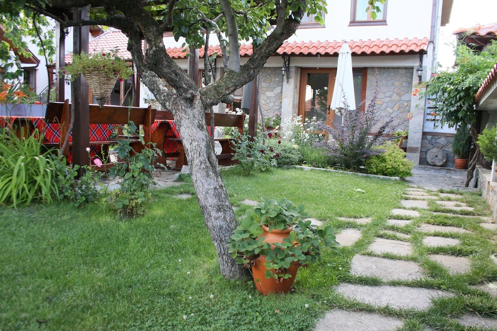Iliikova House