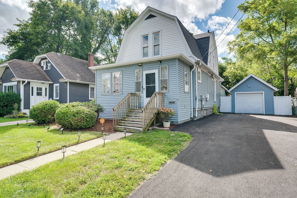 1 Mi to Dtwn Elgin: Dutch Colonial w/ Lovely Patio