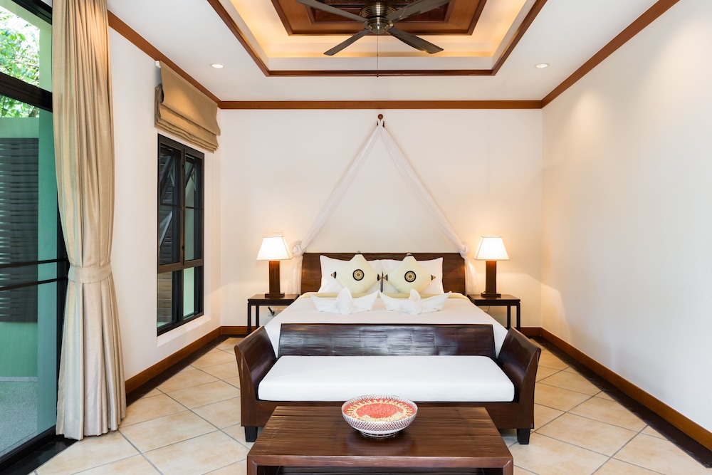 Nai Harn Baan-Bua Villas
