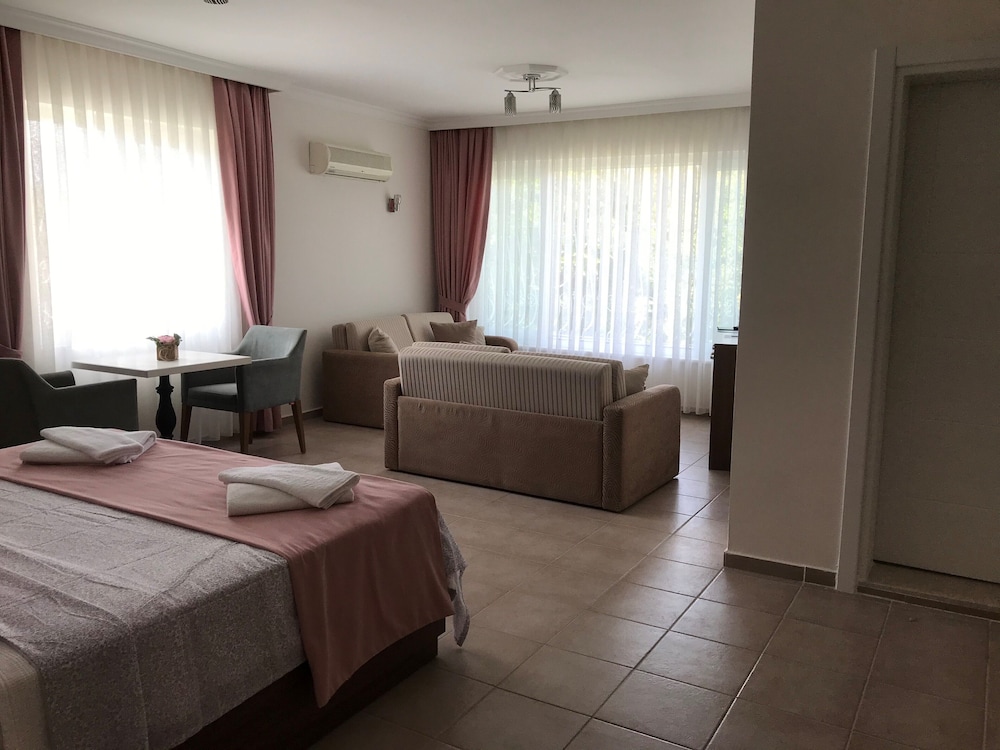Infinity Ruby Hotel - Image 51