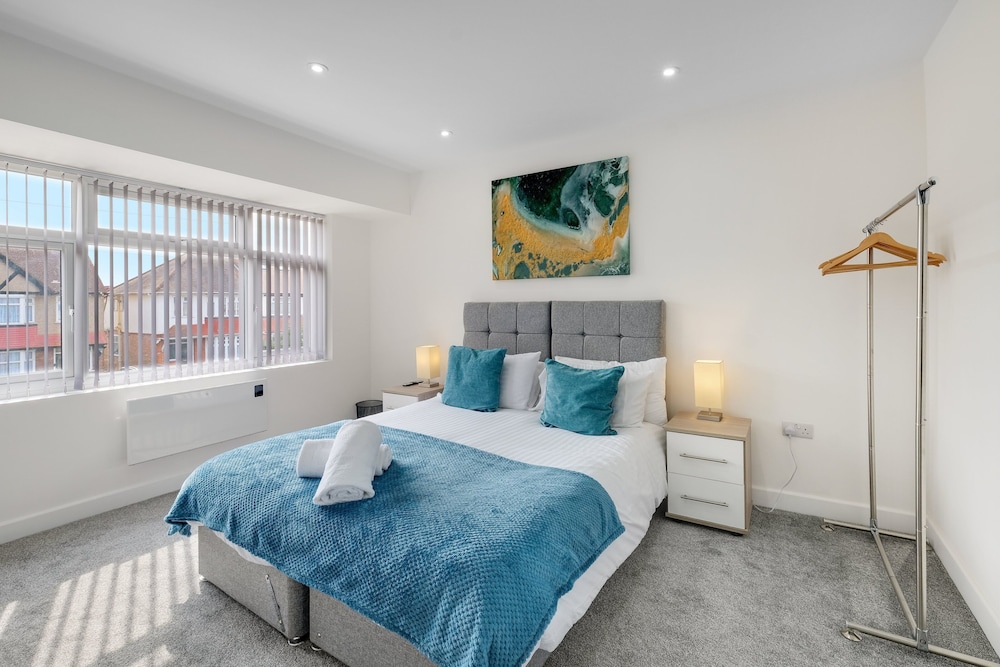Newly Converted 3 Bed Apt. in Hounslow