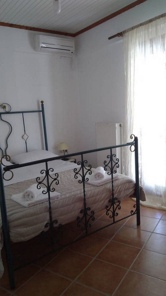 Akti Miaouli Holiday Home