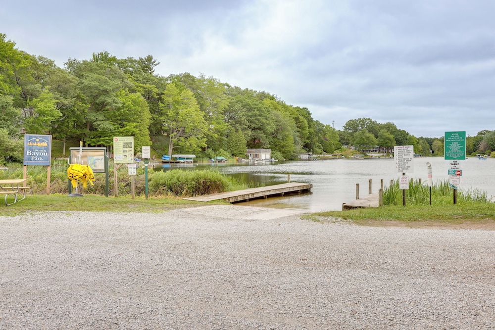 Walk to Lake Hamlin: Cottage Near Boat Launch