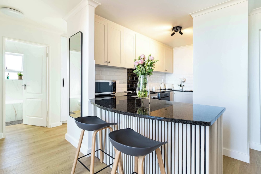 2 Bedroom, Mountain View Penthouse, Century City