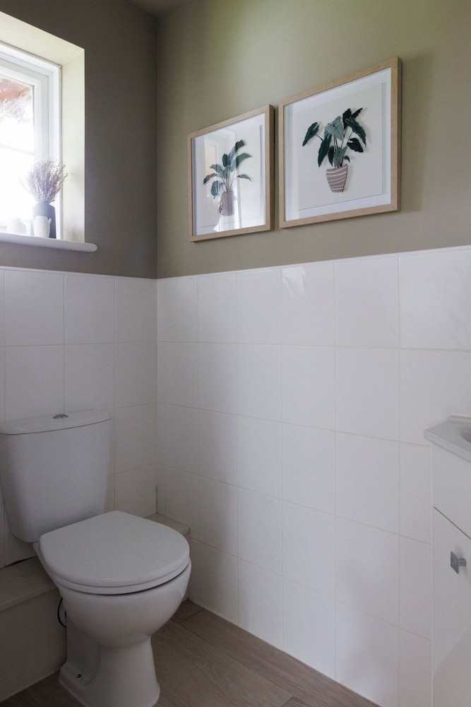 Stylish 4 Bed Home Close to Beach