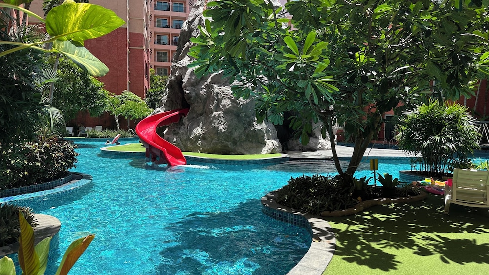 Seven Seas Condo Resort steps to Beach
