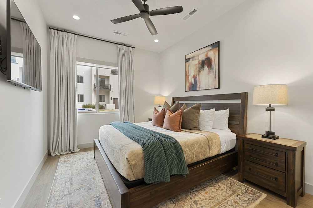 Adventure Central At Desert Color 6 Bedroom Townhouse