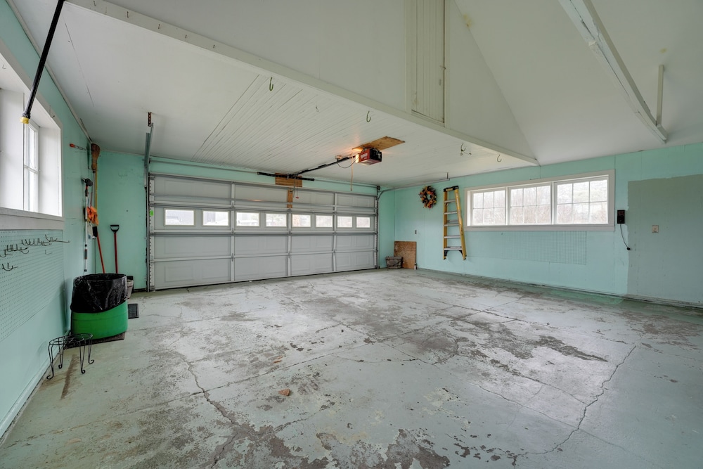 Cozy Hillsdale Home 1 Mi to Baw Beese Lake! - Property Image 1