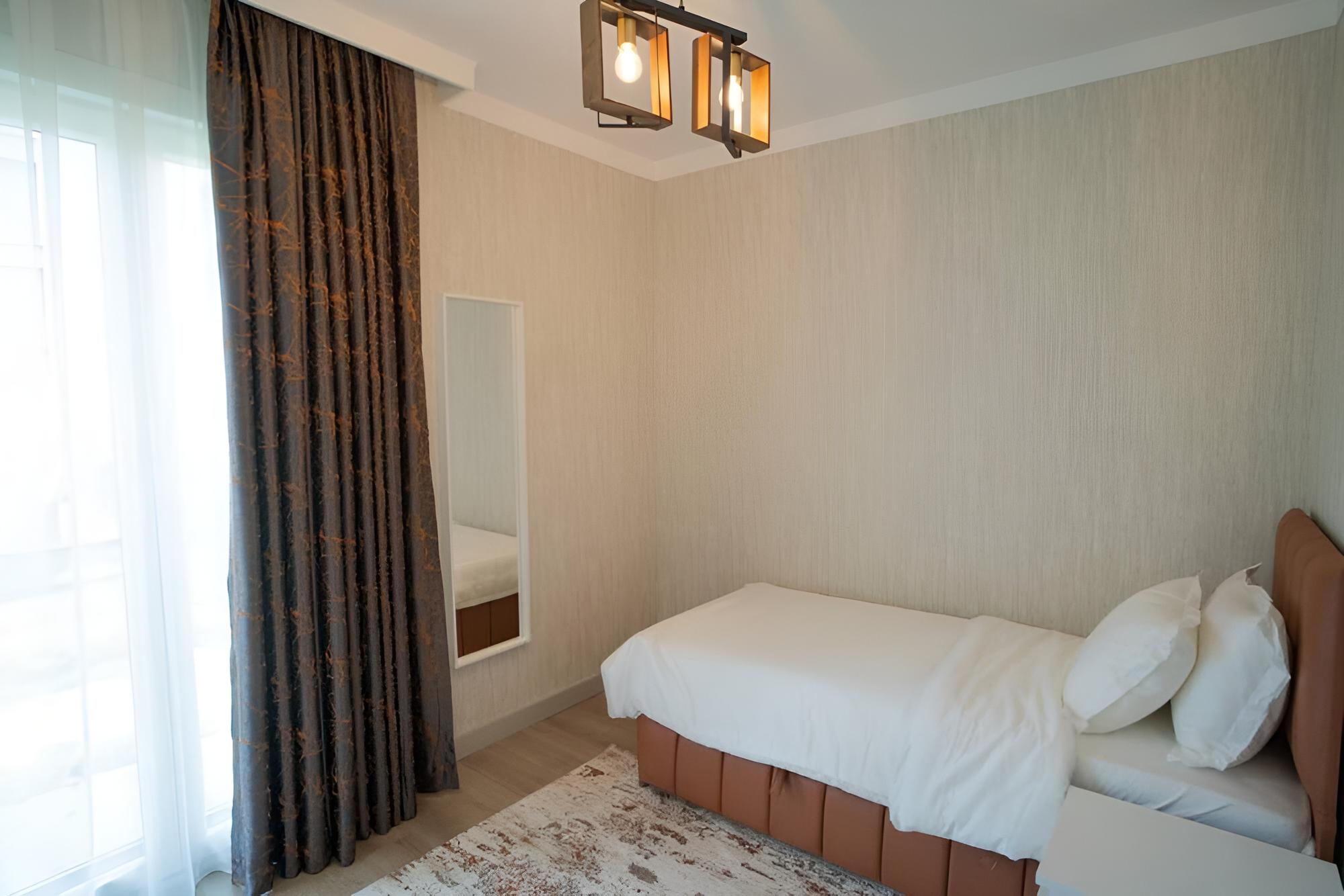 3 B Luxury Apt Near Arena Park AVM