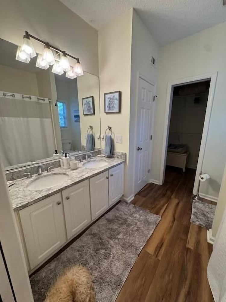 Beautifully Appointed 3-bed, 2.5-bath Home, Great Location Near Beach & Club