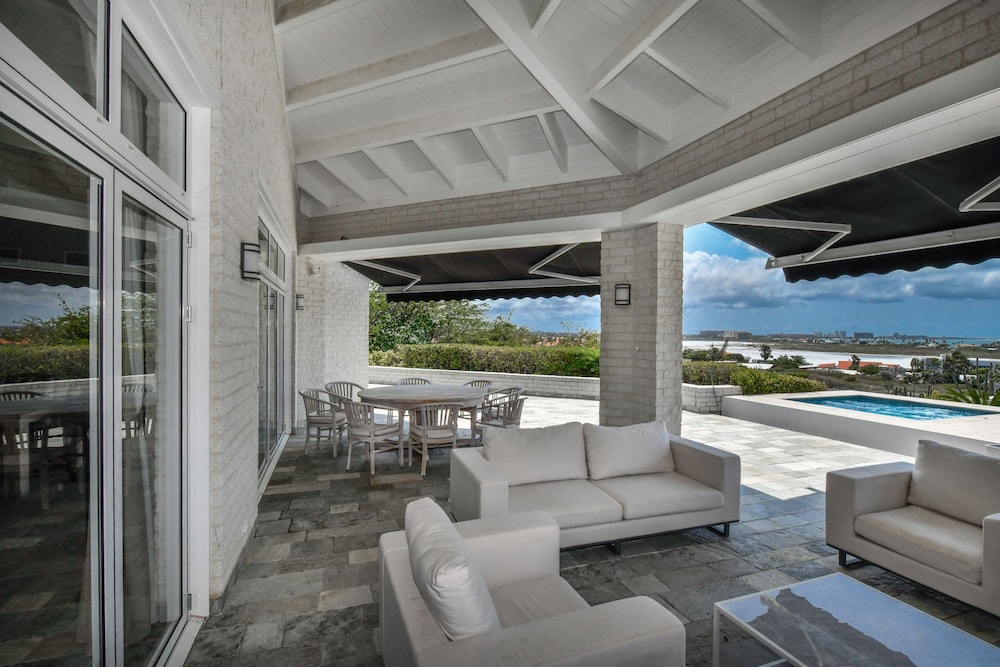180 Ocean View 2 min to Beach Jacuzzi
