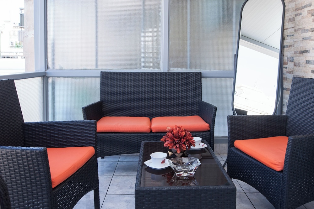 Central 2Bd Apt w Balcony by Monastiraki