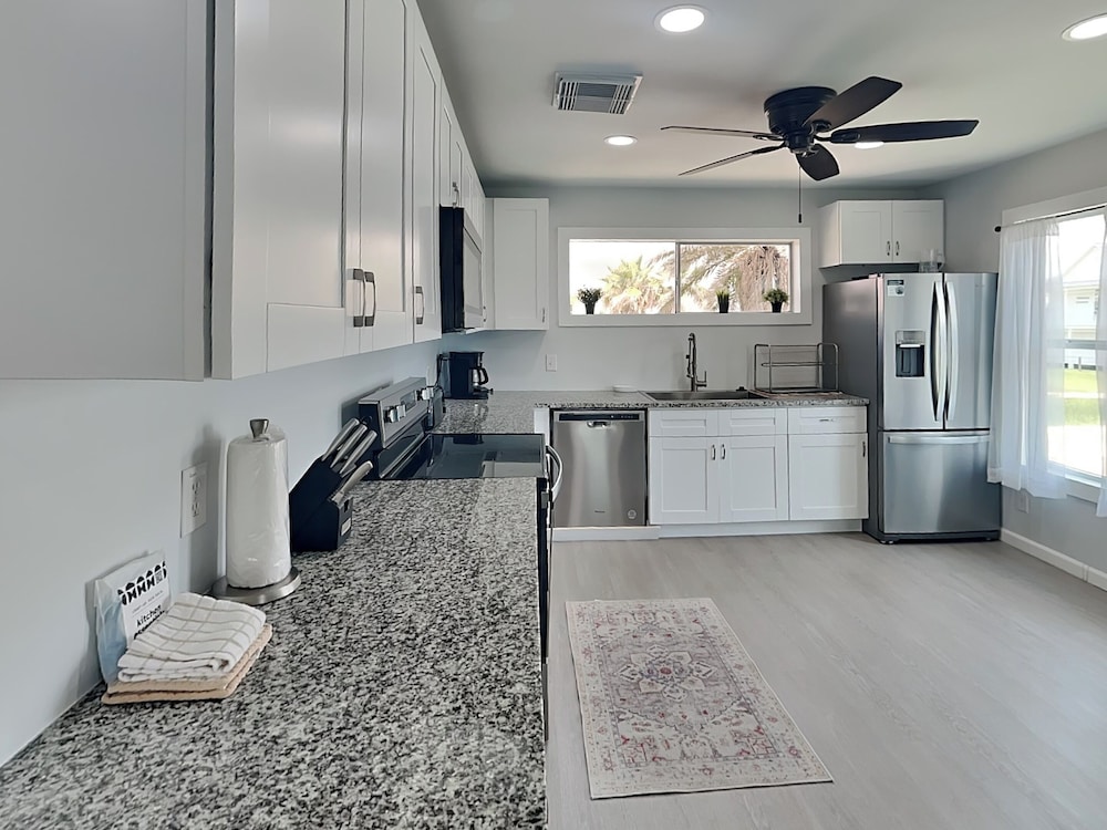 Surfside Casa de Playa by Ryson Vacation Rentals