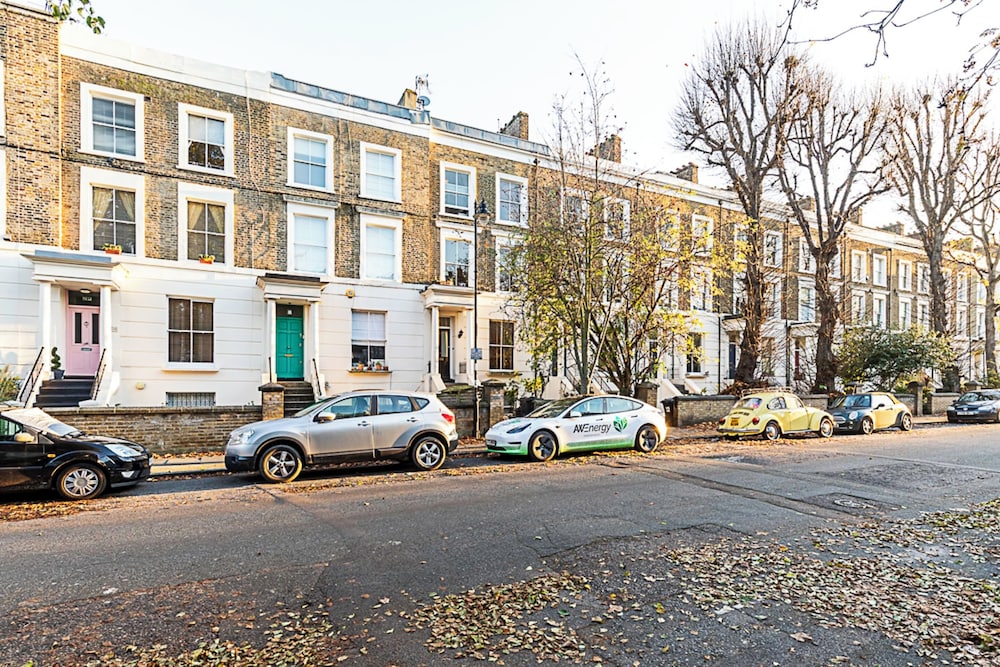 Colourful and Cosy Home in De Beauvoir Town