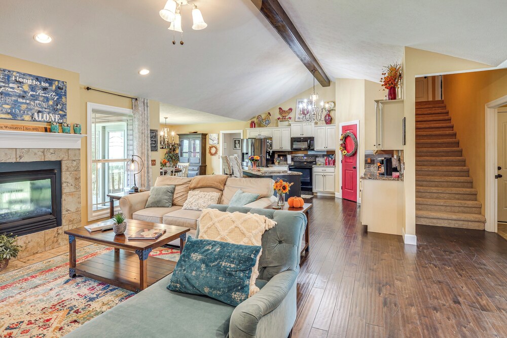 Hot Tub & Scenic Deck! Spacious Cookeville Retreat