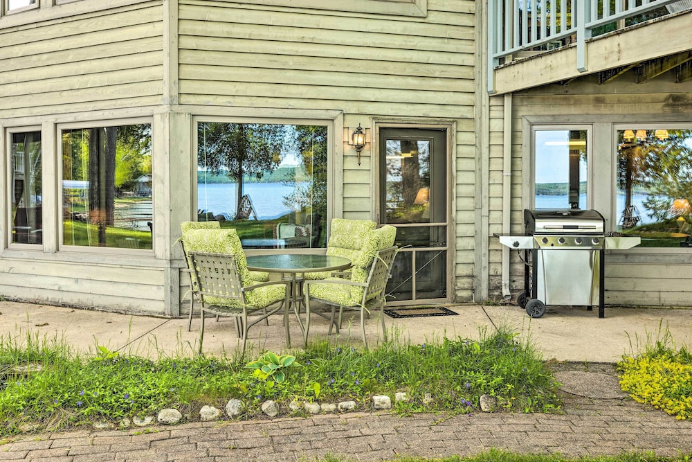 Rustic-chic Lake Glen Studio: 4 Mi to Beach!