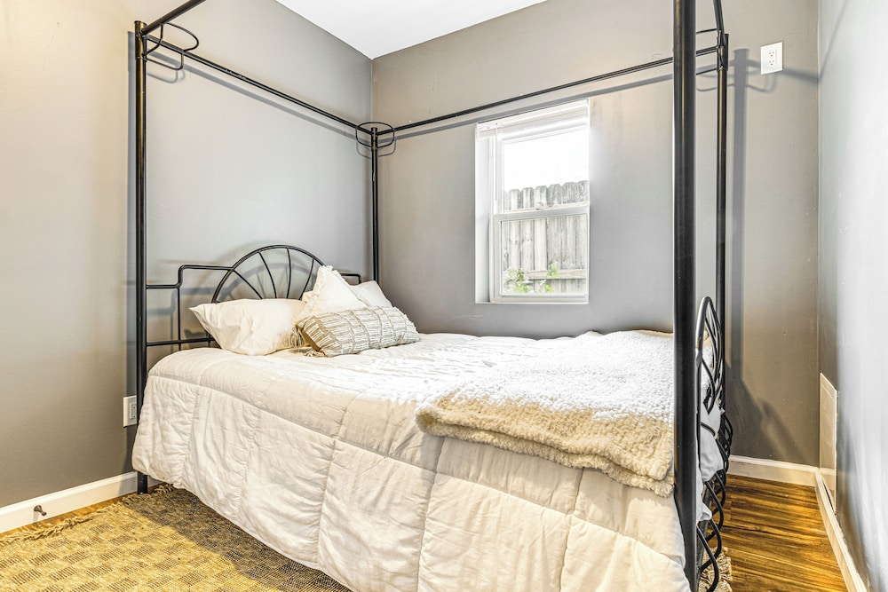 4 Mi to Dtwn Indianapolis: Quiet Apartment w/ Yard