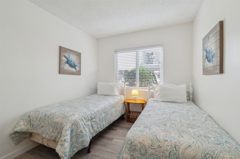 Beautiful 2 Bed Beach Getaway #115 2 Bedroom Condo by Sunset Shores Condominiums