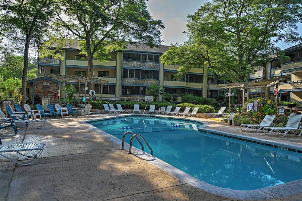 1 Mi to Coast: Myrtle Beach Condo w/ Balconies!