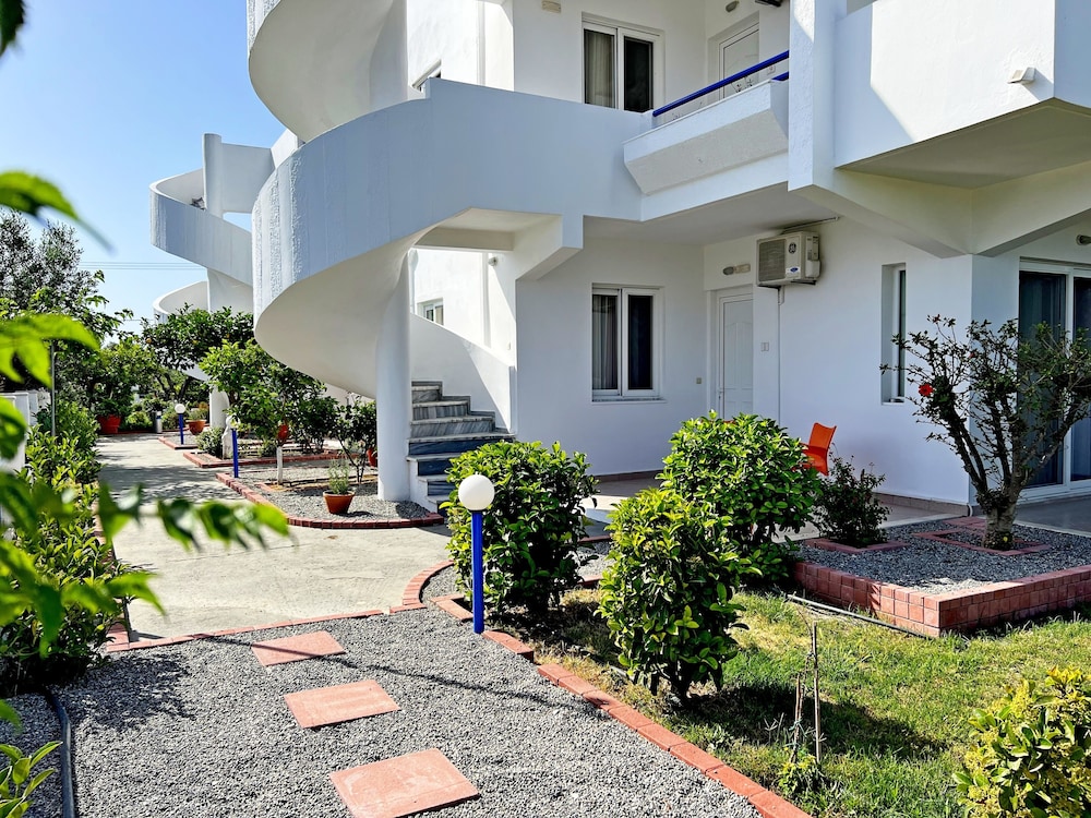 Villa Maroula