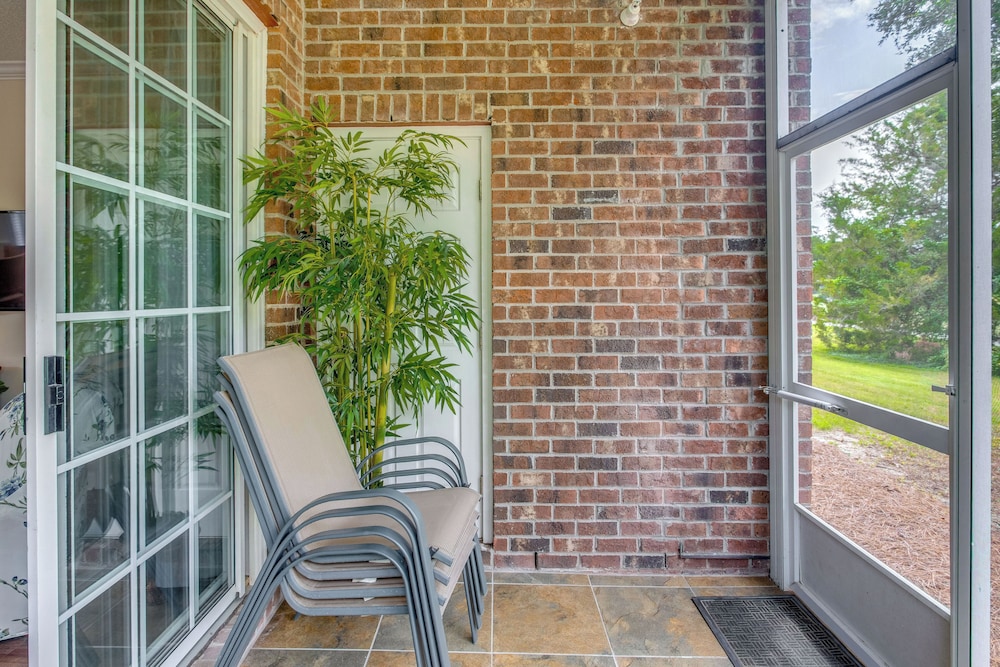 Condo w/ Golf Course View in Barefoot Resort!