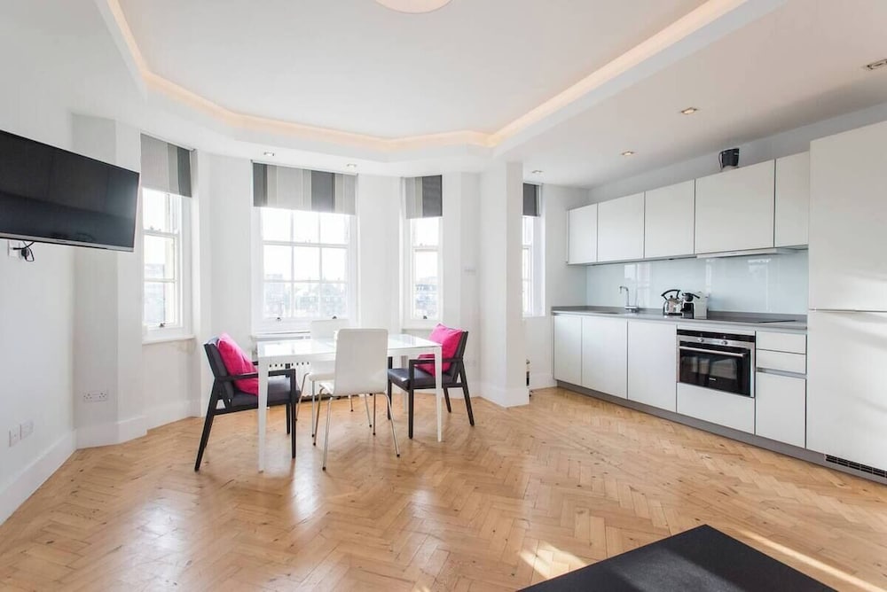 Stylish 1-bedroom flat near Hyde Park