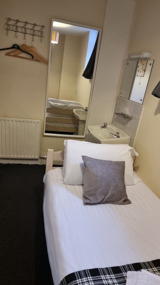 The Hampton Court Guesthouse