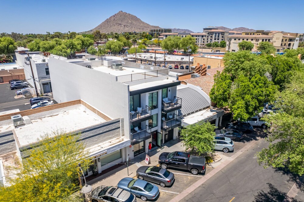 LUX Penthouse Old Town Walkable Gym Mtn Views