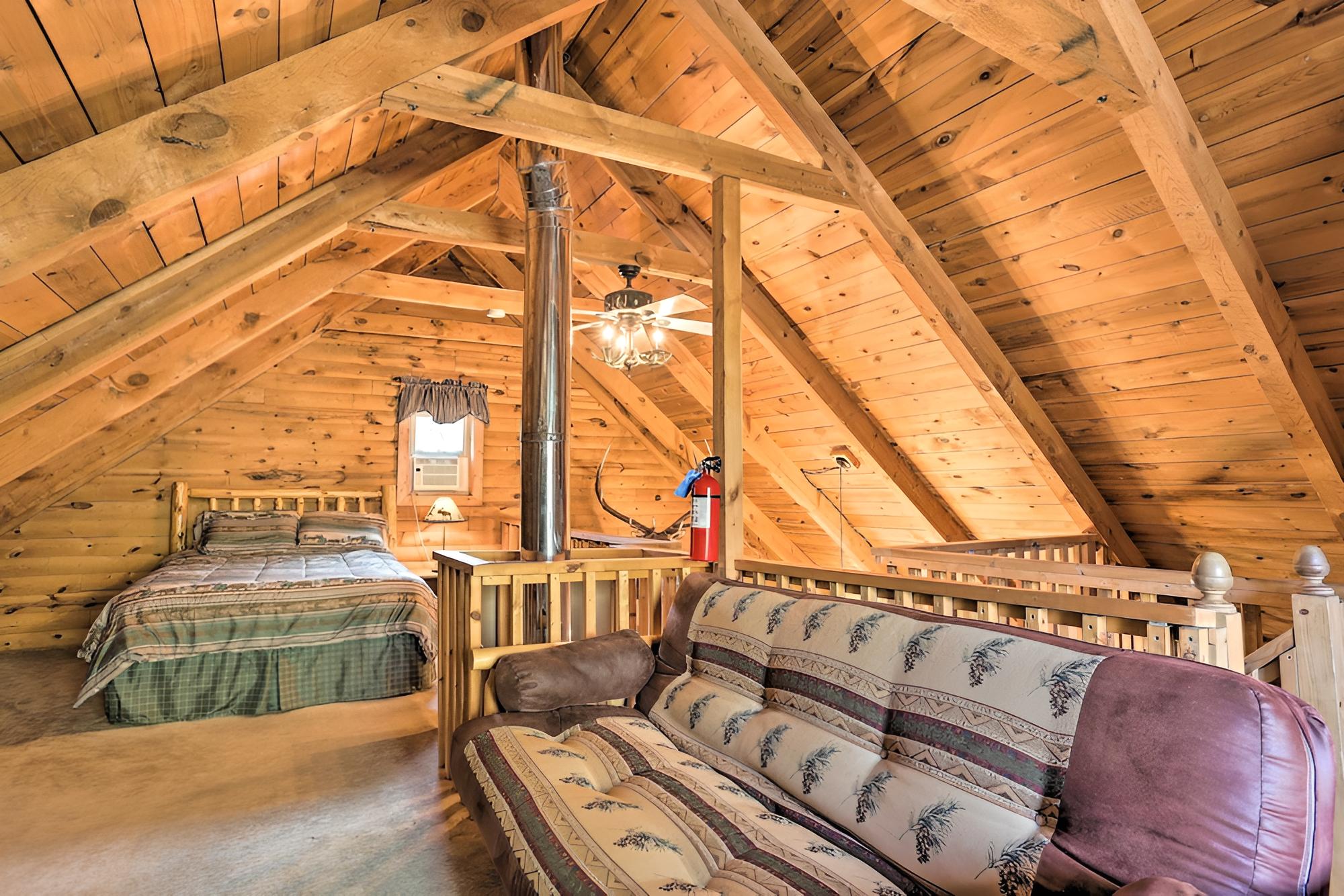 Whitewood Cabin: Deck, Gas Grill & Hot Tub! view 4