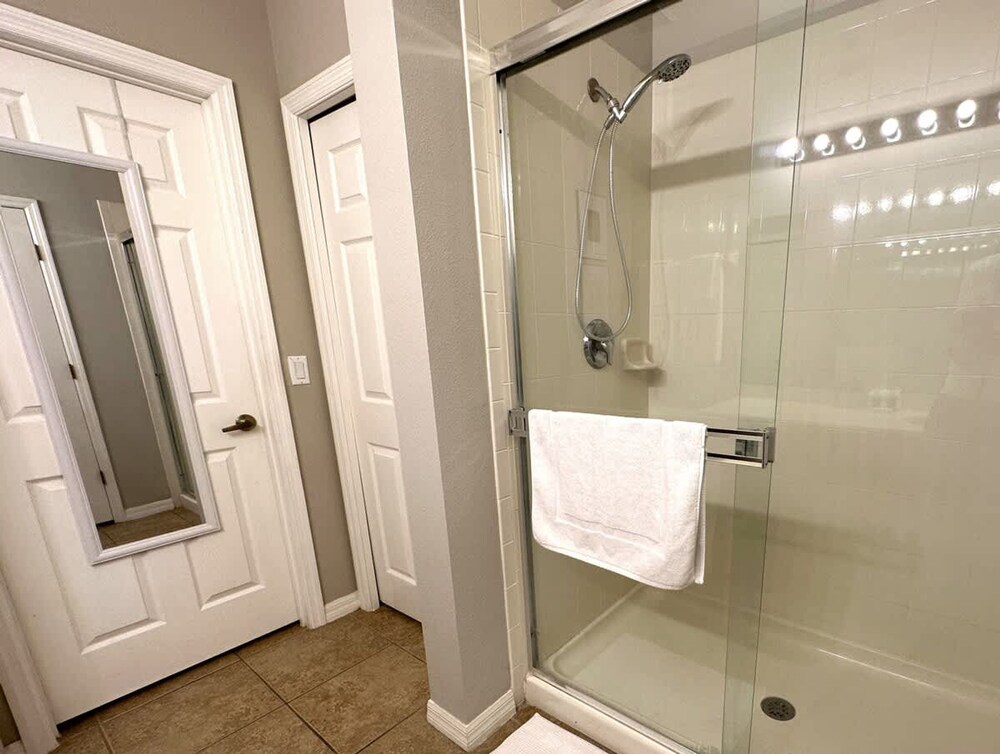 Very Near Disney 3 Bd Condo Walmart 1 min Away