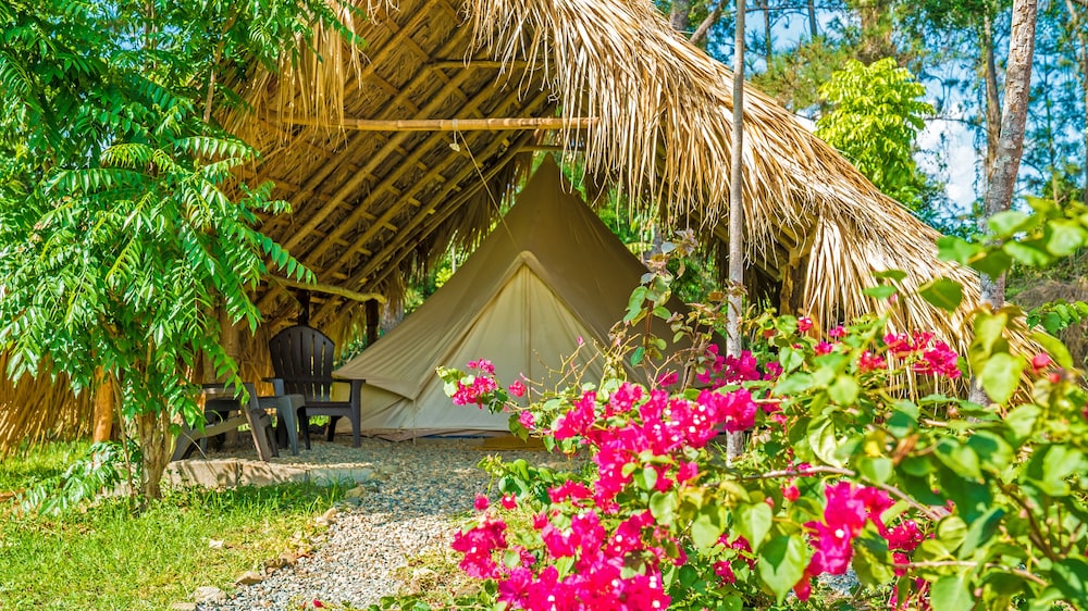 Villas del Lago Lake Resort & Campground