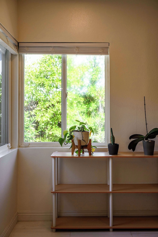 Modern Serenity Near LA Tranquil 3BR Stay