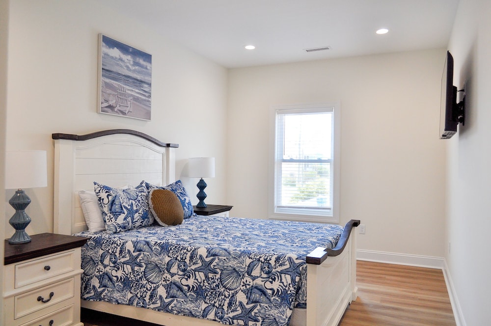 Anchors Aweigh by Topsail Realty