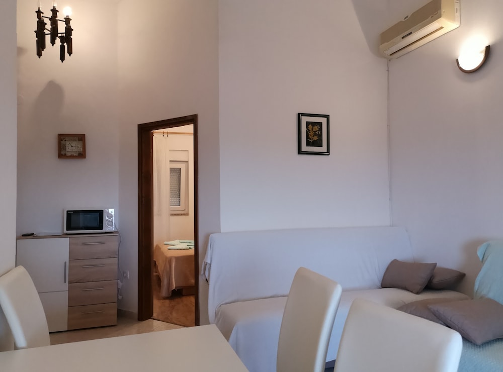 Captivating 4-bed Apartment in Premantura view 2