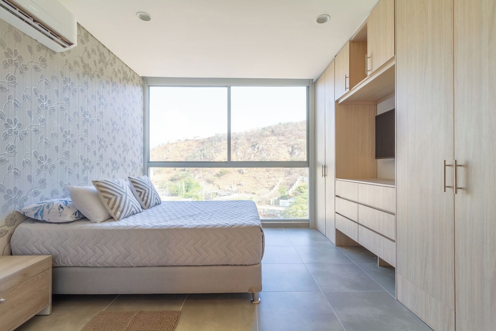 Salguero Suites By HostPro