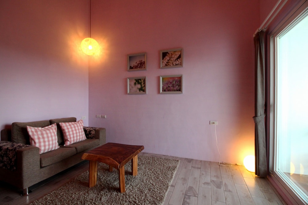 Bonjour Bebe Hostel