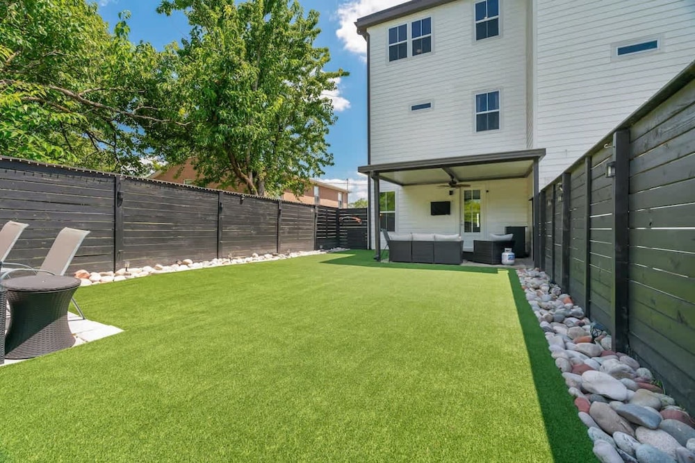 Rooftop Large Backyard Fire Pit Near Downtown Nashville