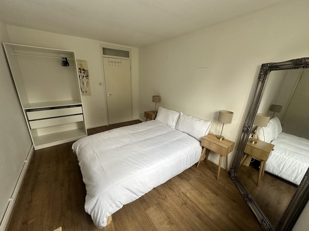 Fab Excel London Flat, Warm Cosy Liz Line