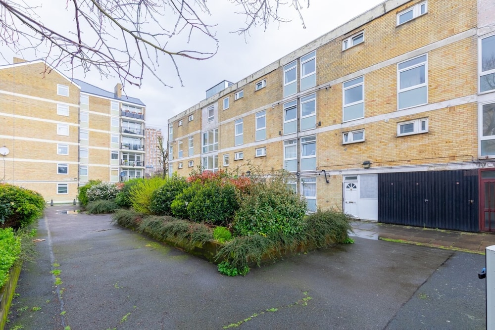 Scandi-style 2BD Maisonette W/garden Brick Lane!