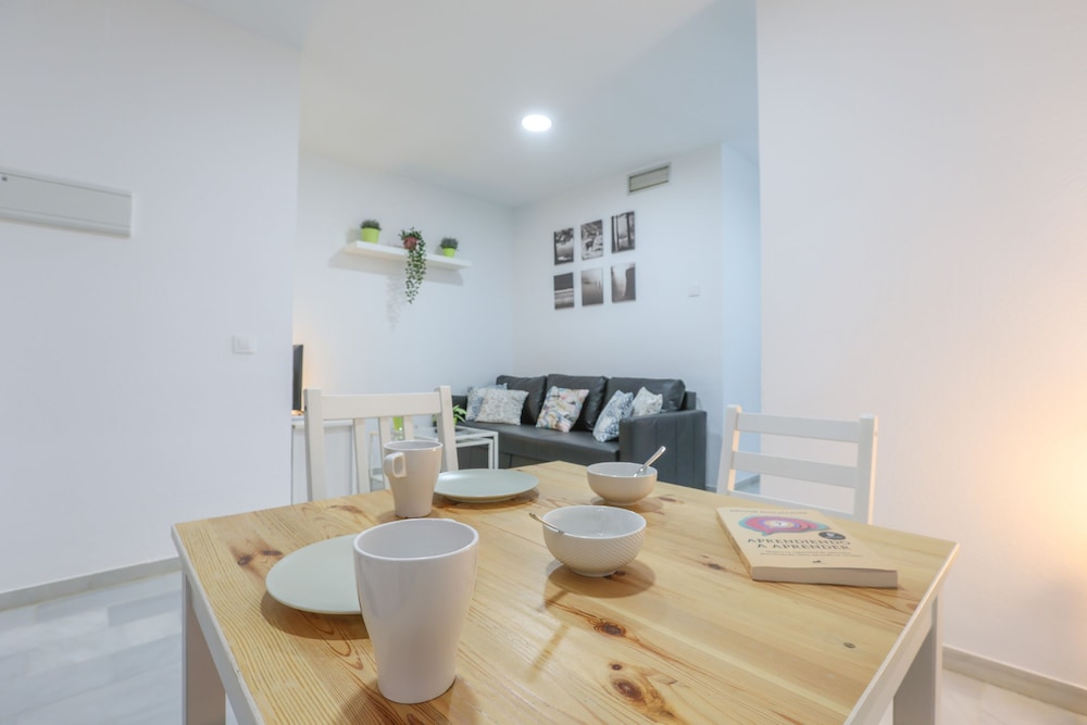 Divina in Sevilla With 1 Bedrooms and 1 Bathrooms