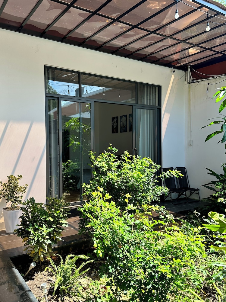 HOMESTAY HALONA