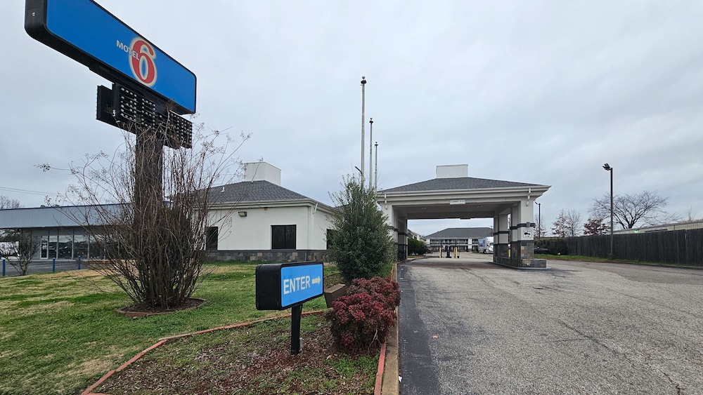 Memphis Vacations - Motel 6 Memphis, TN - Graceland - Property Image 1
