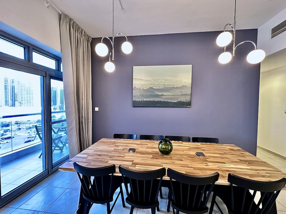 Lux BnB Executive Tower Business Bay