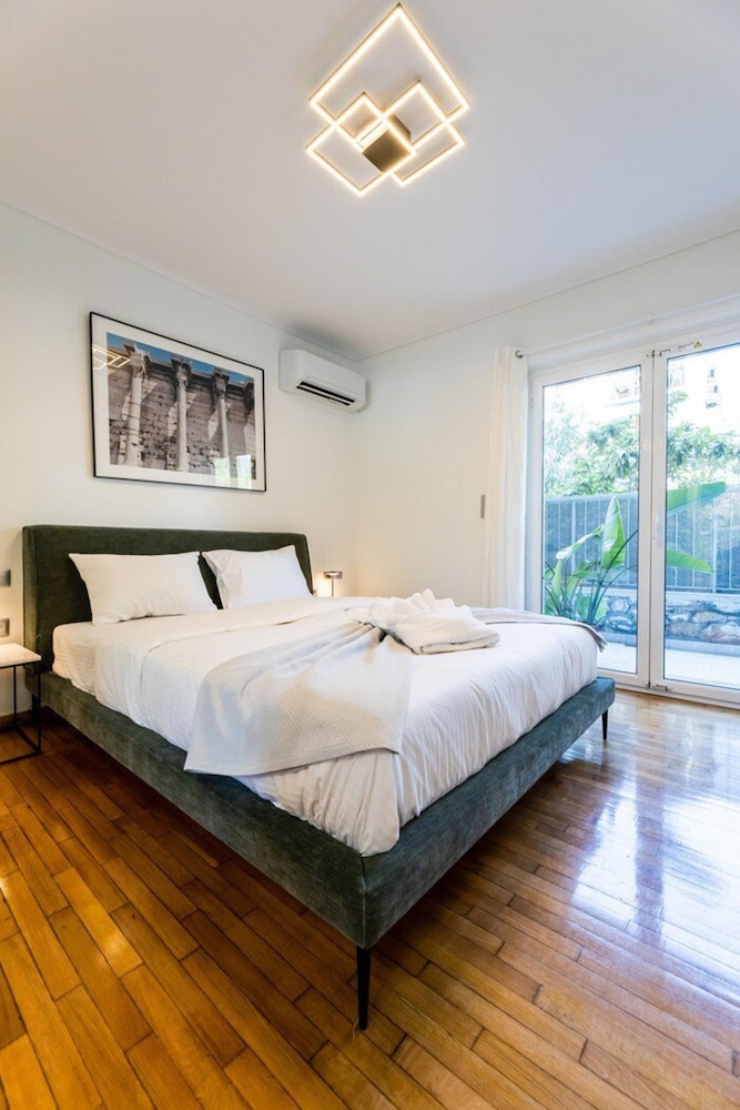 Bright and Stylish Apartment in Palaio Faliro