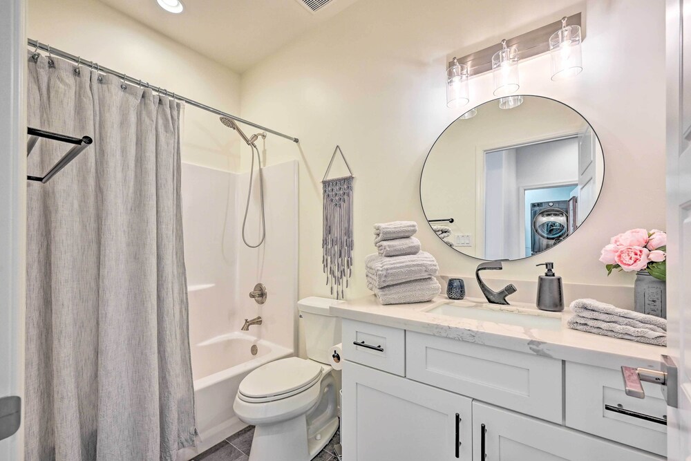 Luxe Pine Escape w/ Mtn Views  Gas Fire Pit! - Property Image 17